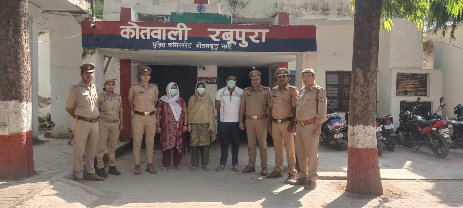 ग्रेटर नोएडा में परिवार के 5 लोगों की मौत, 3 गिरफ्तार; संपत्ति विवाद की आशंका