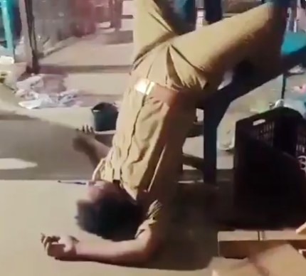 Chitrakoot Viral Video: शराब की दुकान पर उल्टा लेटा सिपाही निलंबित, जांच के आदेश